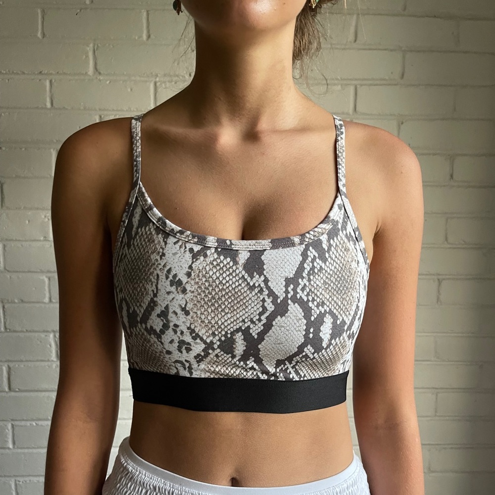 ARITZIA TNA SPORTS BRA